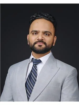 Image of Yatin Sharma, Associate